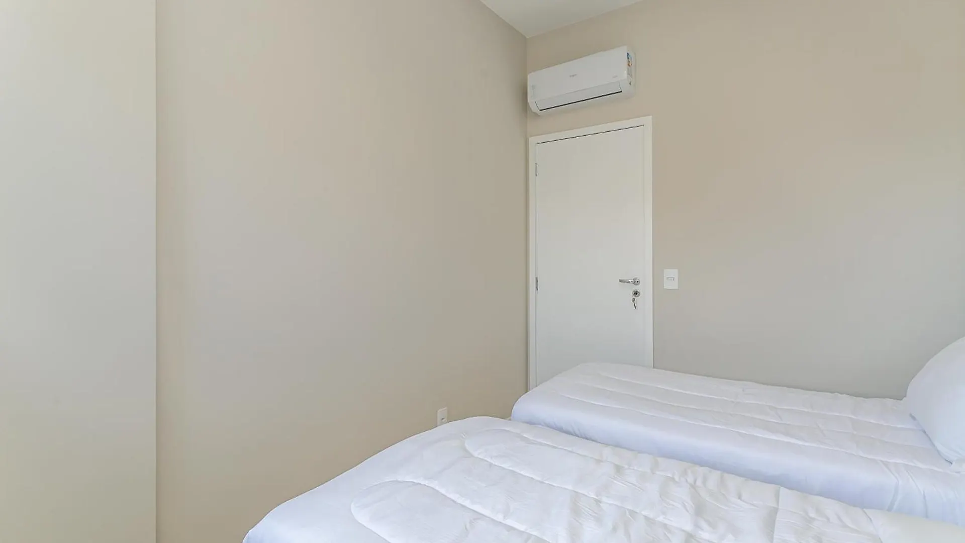 Predio Nos Ingleses Pe-Na-Areia Com Piscina - Aquarelle Florianópolis 0*,  Brasil